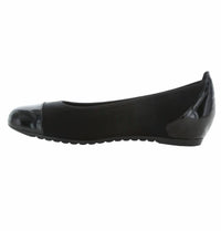 Munro - Women's Henlee Flats