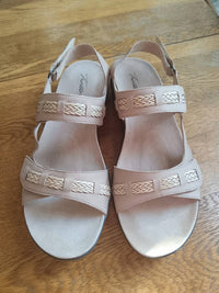Trotters - Women's Kip Sandal