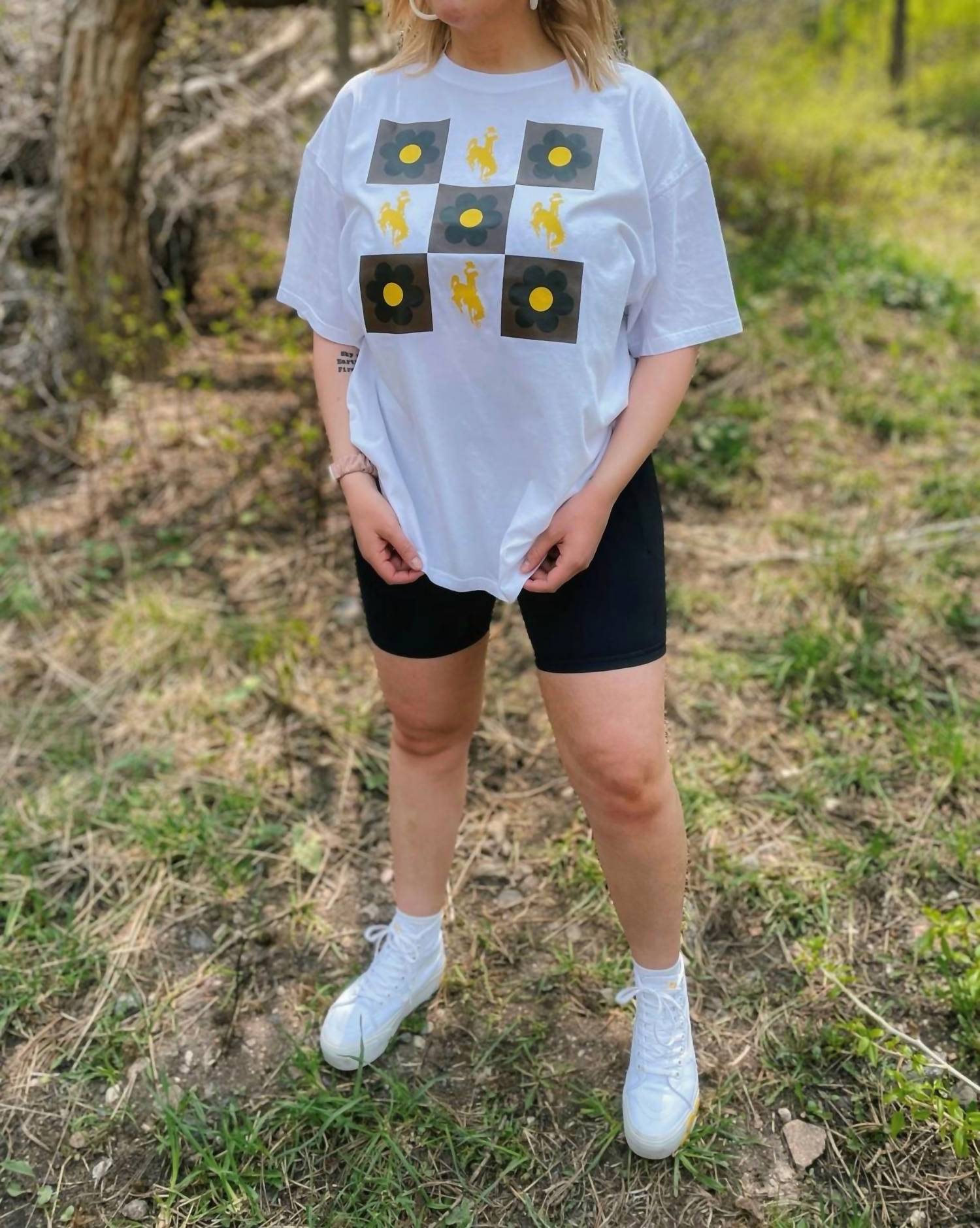 Chicka-D - Floral Steamboat Checkerboard Band Tee