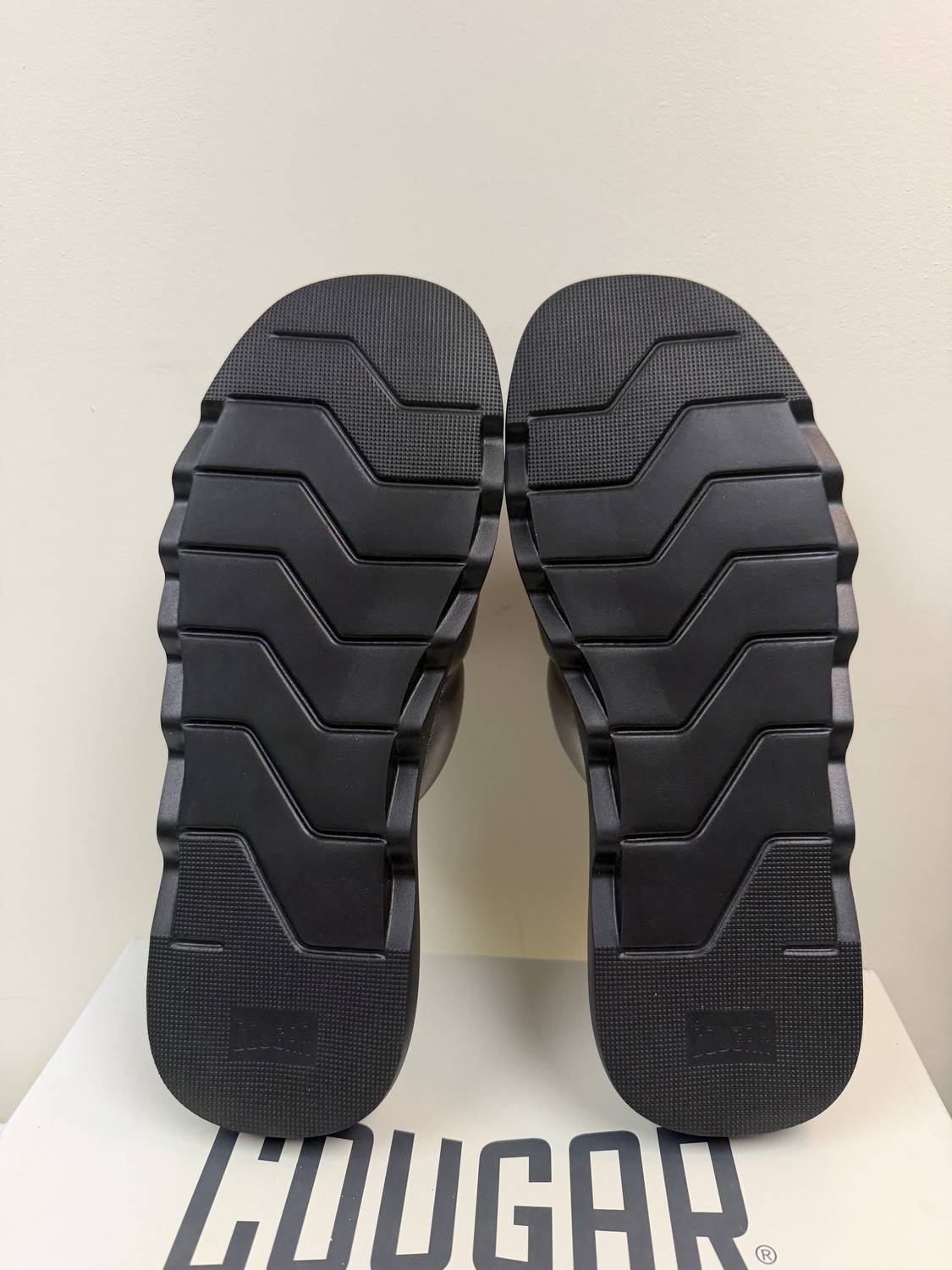 Cougar - Women's Leather Water-repellent Sandal