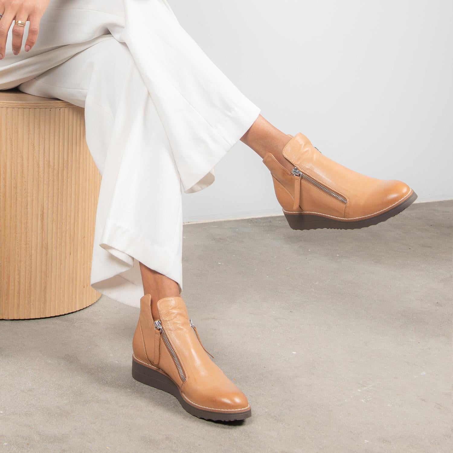 Django & Juliette - Women' Oh My Leather Ankle Boots
