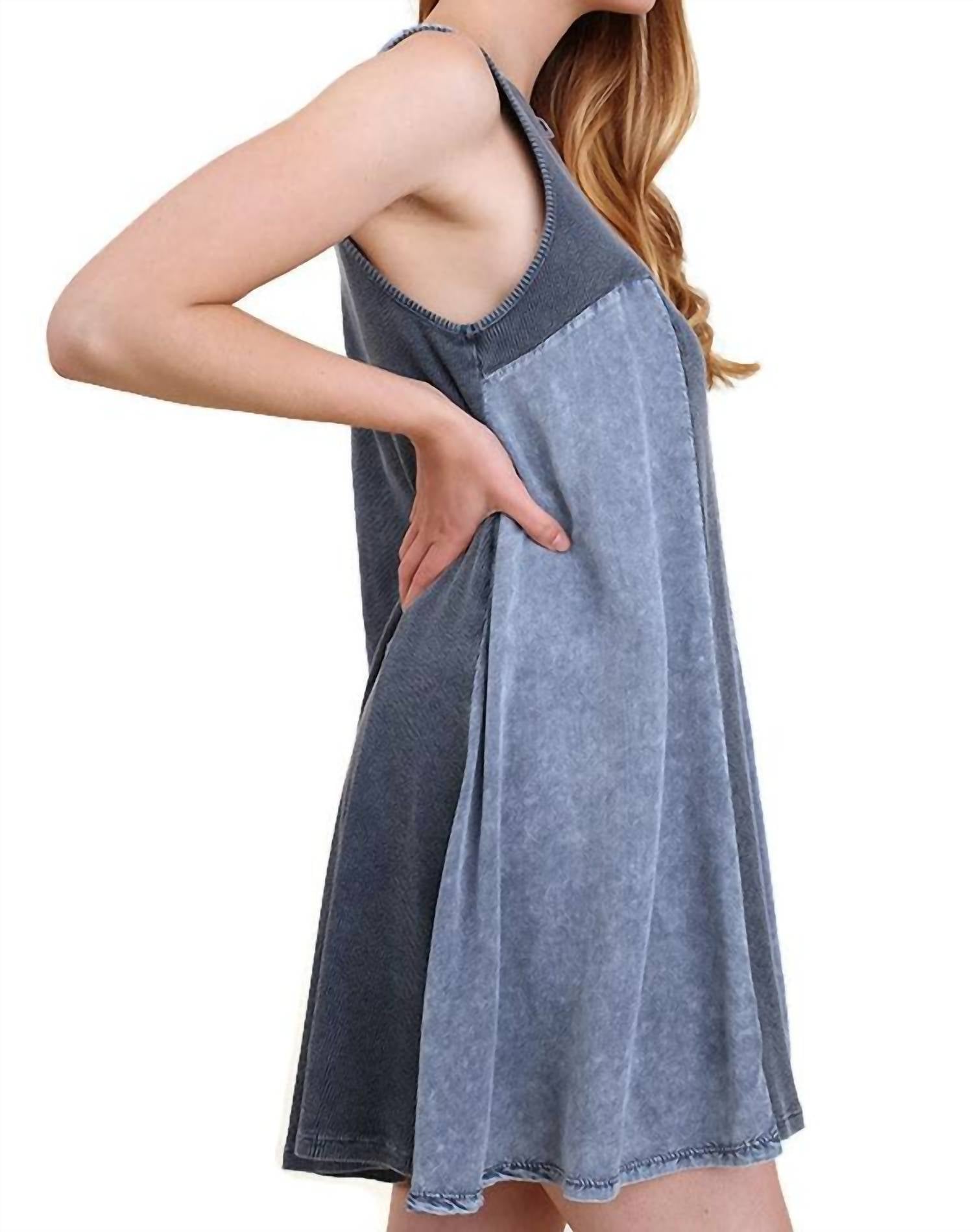 Umgee - Mineral Washed Keyhole Dress