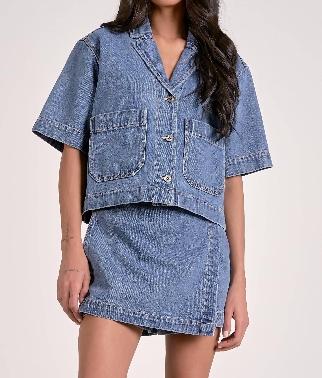 ELAN Short Sleeve Pocket Shirt in denim mid wash - women's shirt