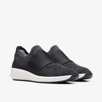 Clarks - Women's Un Rio Knit Slip On Sneakers