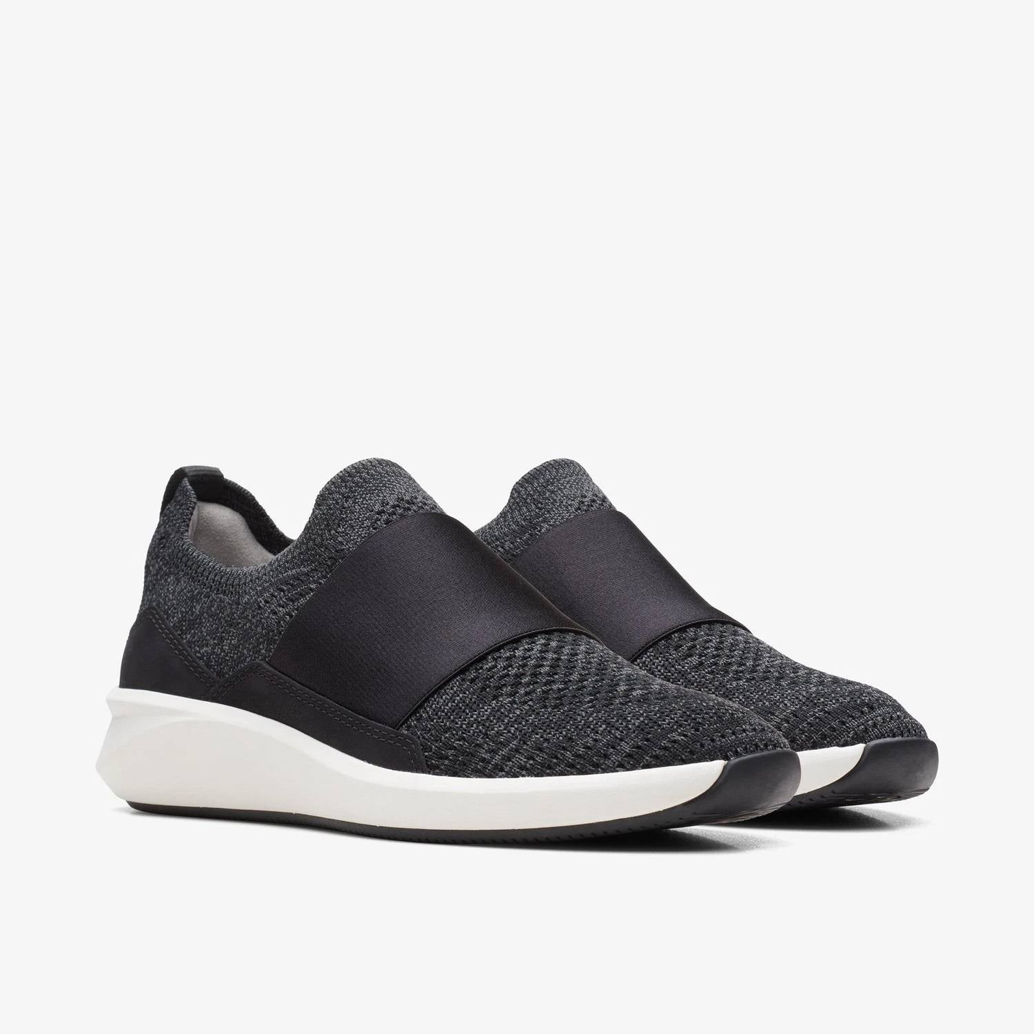Clarks - Women's Un Rio Knit Slip On Sneakers