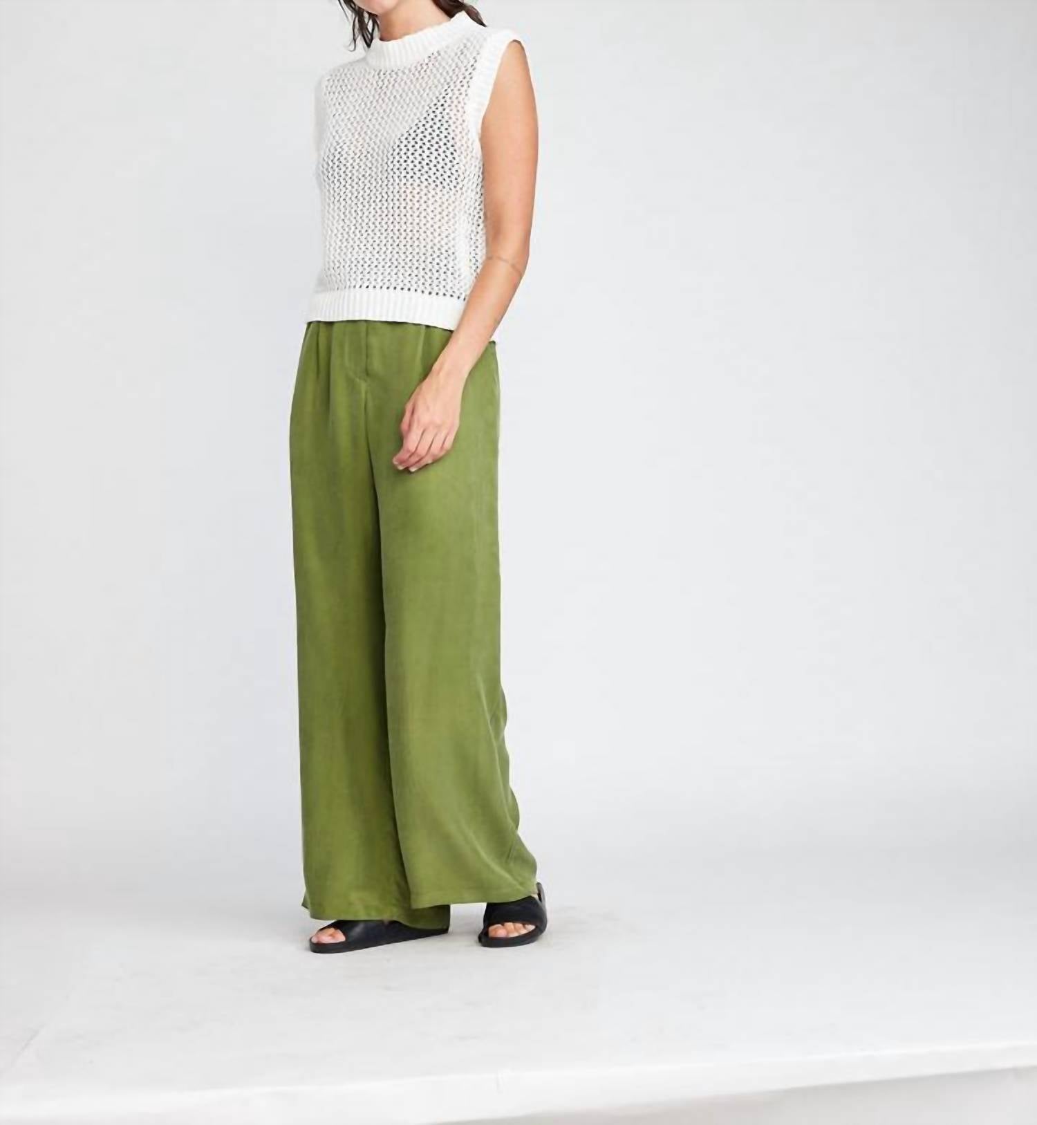 Self Contrast - Dade Crop Sleeveless Sweater