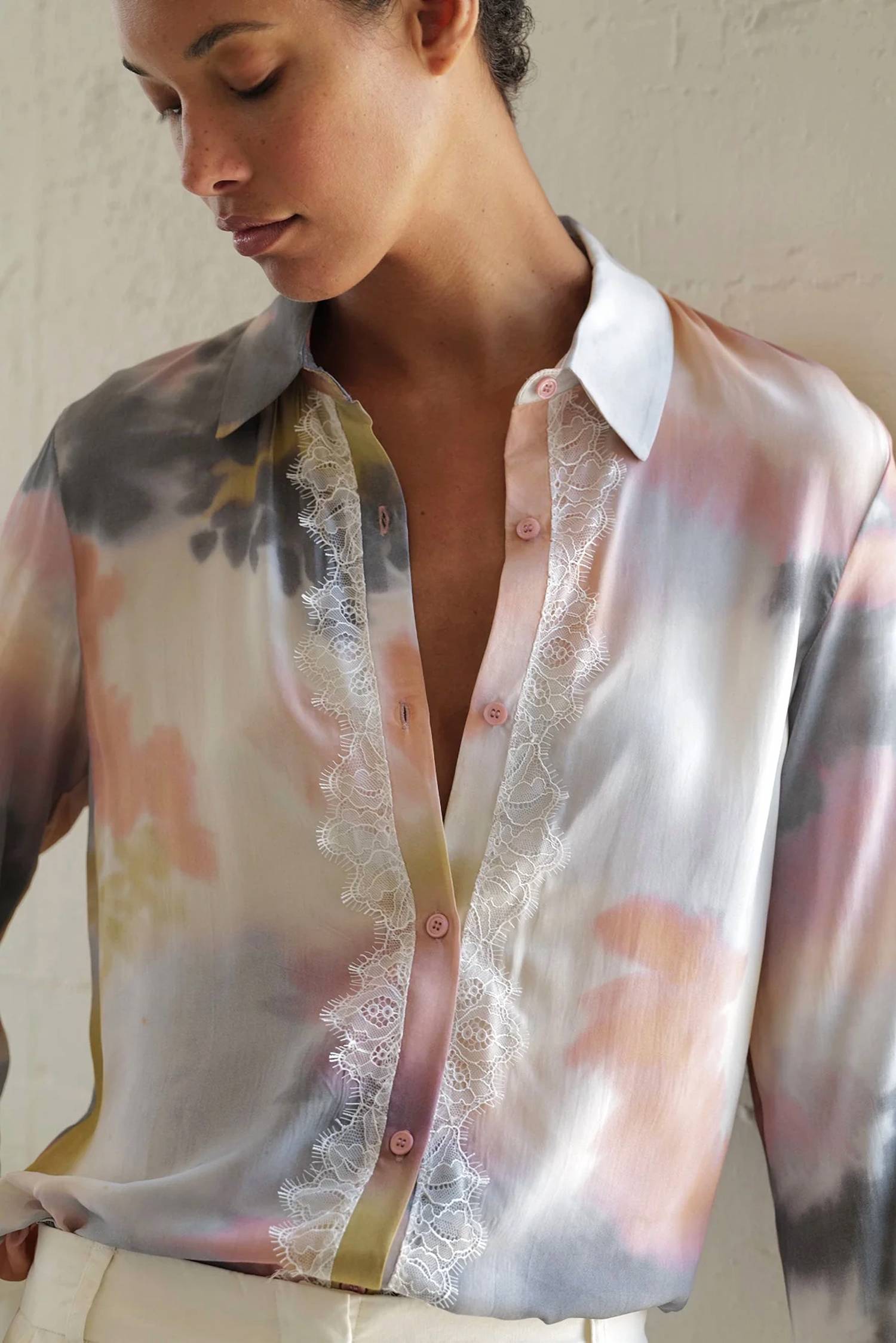 Le Superbe - Women's Button Up Collared Shirt