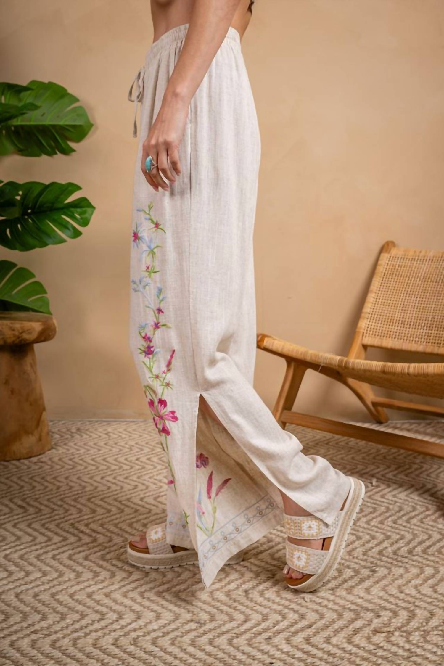 Paparazzi - Women's Embroidered Split Pants