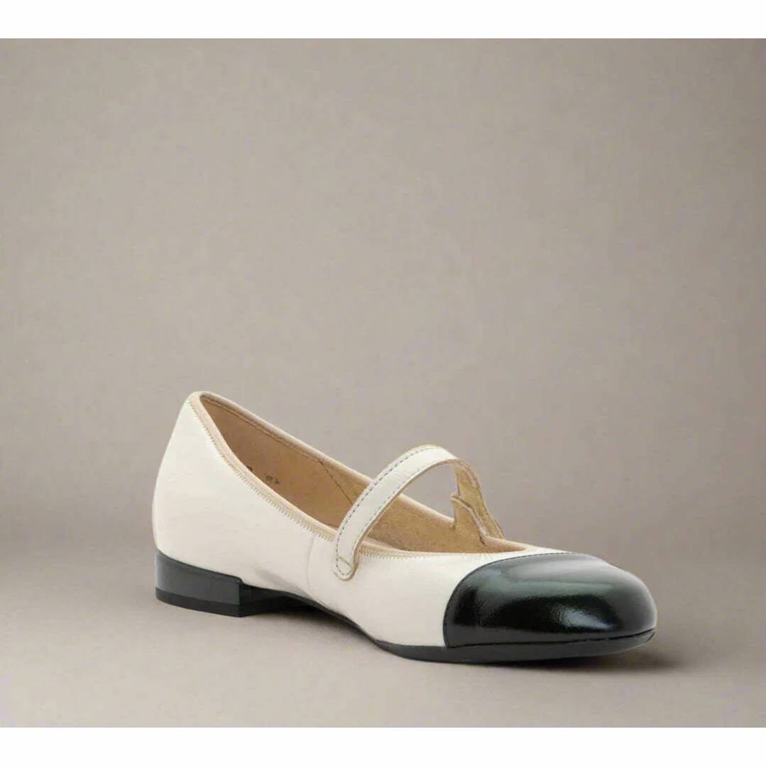 Ara - Women's Sapphire Flats