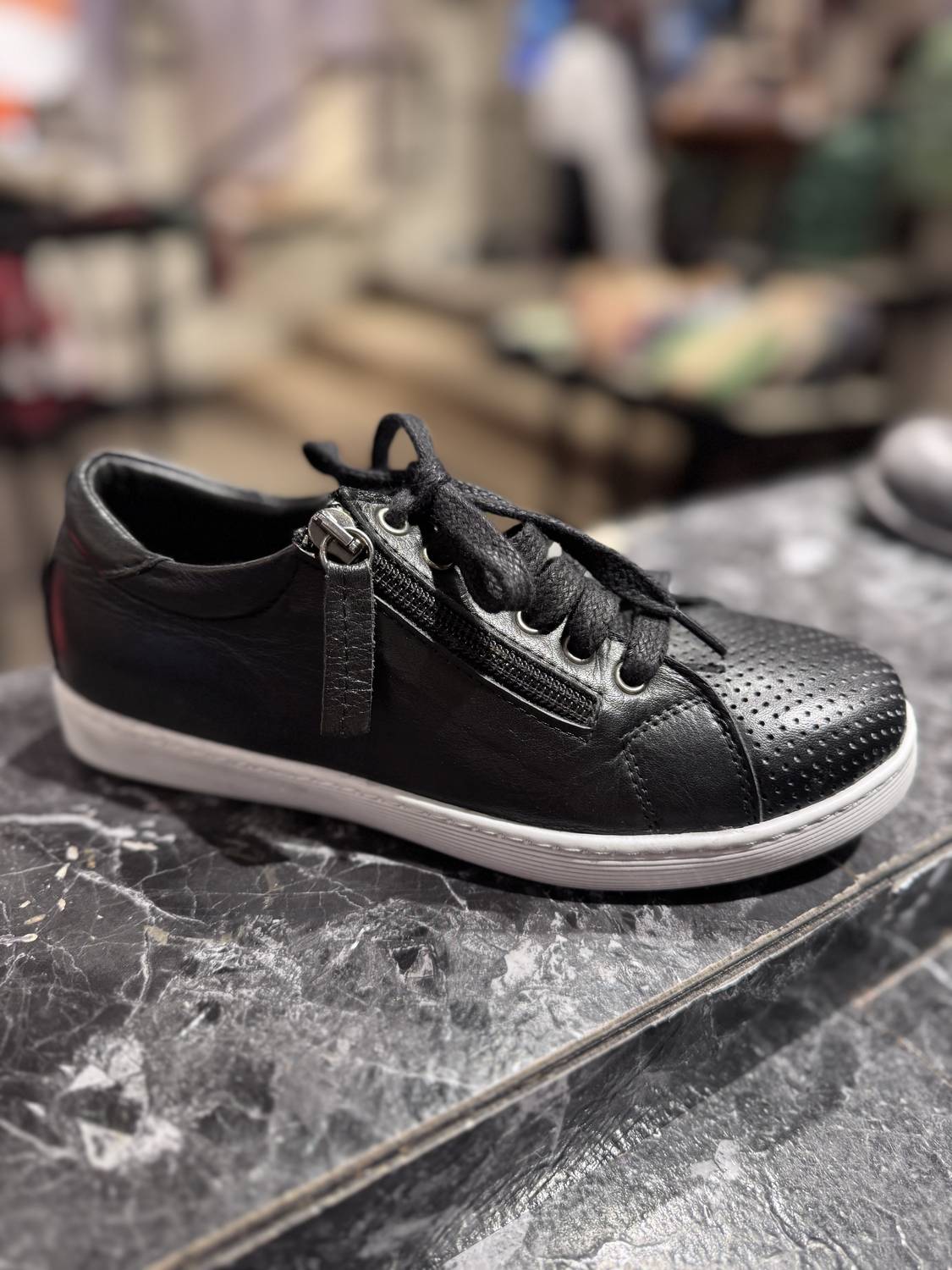 Gelato - Women's Tommie Leather Sneaker