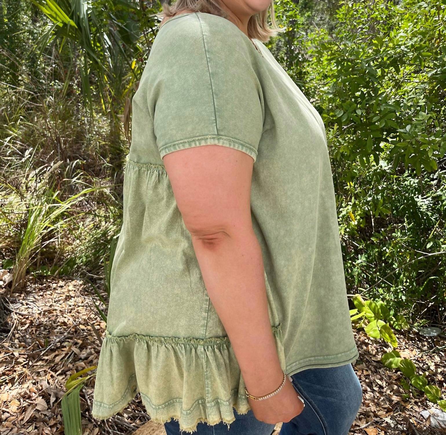 Easel - Ruffle Bottom Top