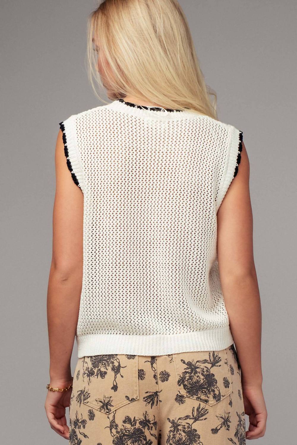 Urban Daizy - Boho Tulip Embroidery Crochet Vest