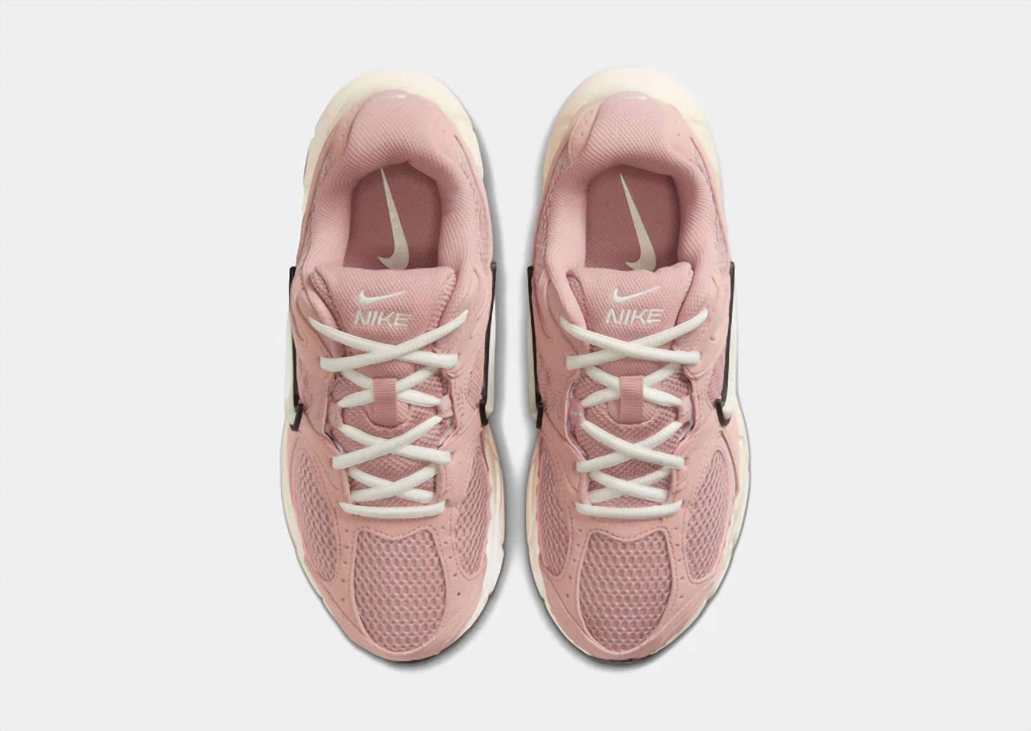 Nike - Women's V5 Rnr Sneakers