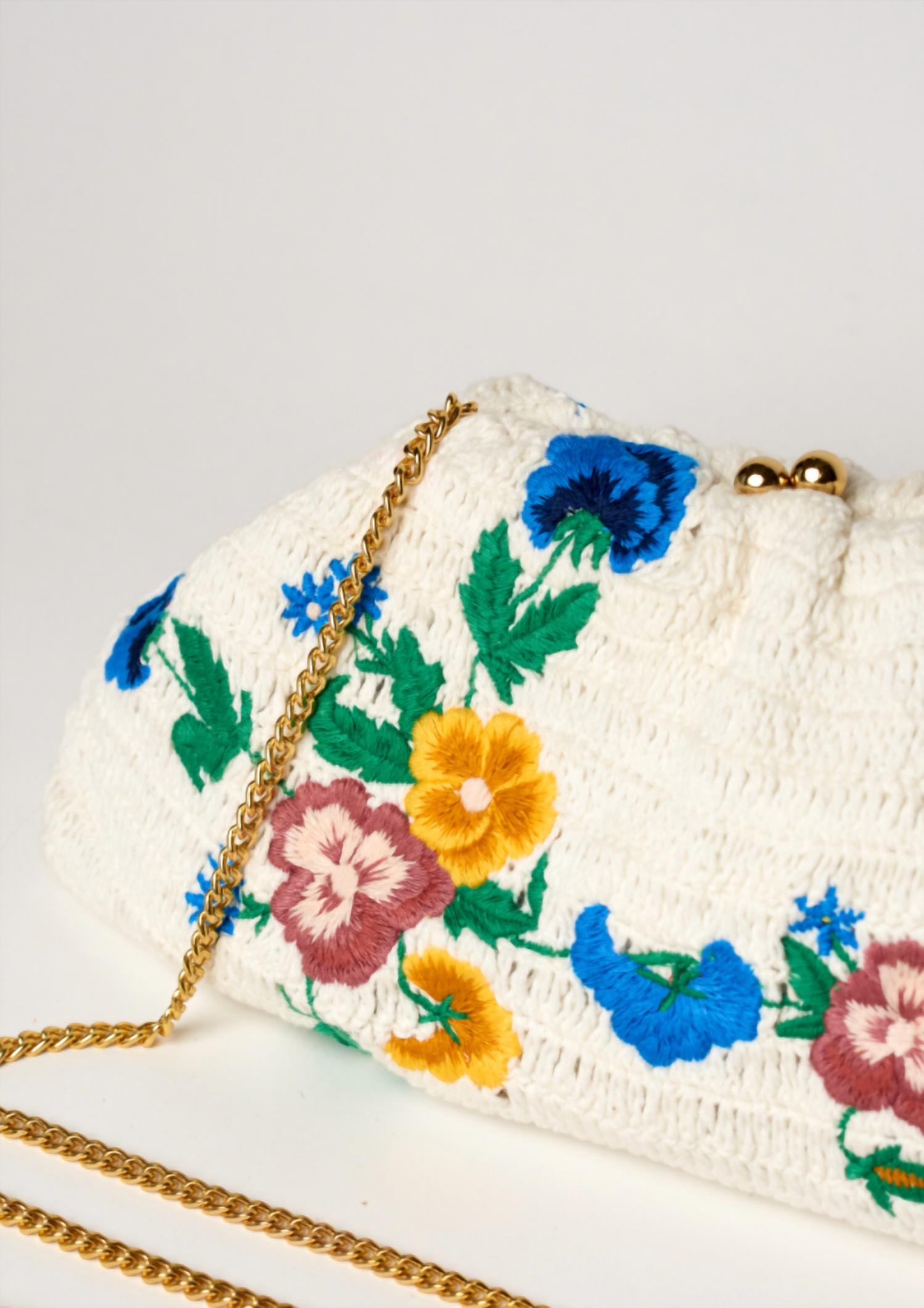 M.A.B.E. - Women's Vela Crochet Clutch