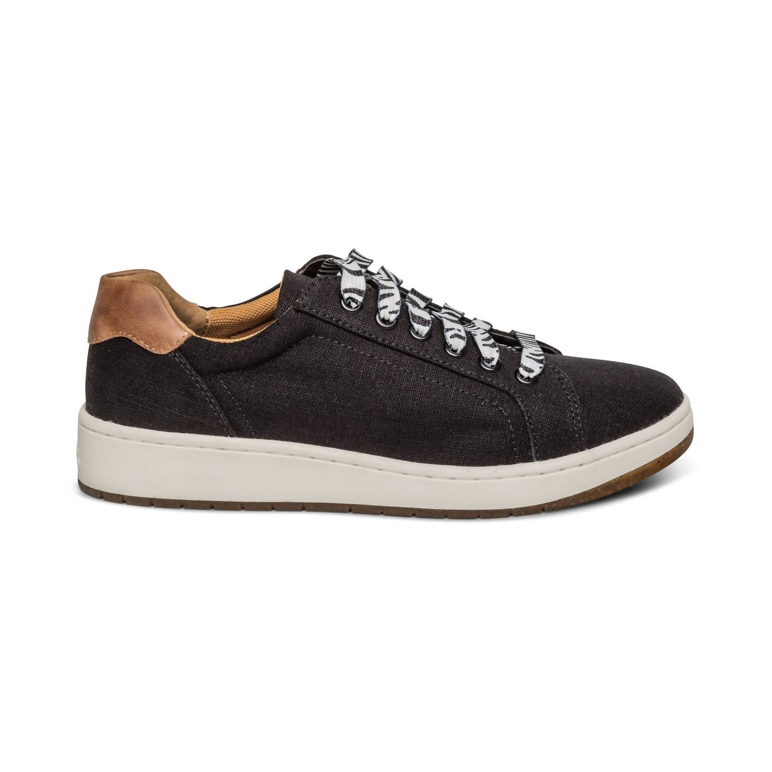 Aetrex WOMEN'S RENEE SNEAKER in black - women's sneaker - detail view