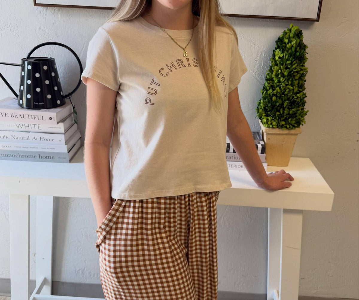 Tres Bien - Put Christ First Graphic Crop Top