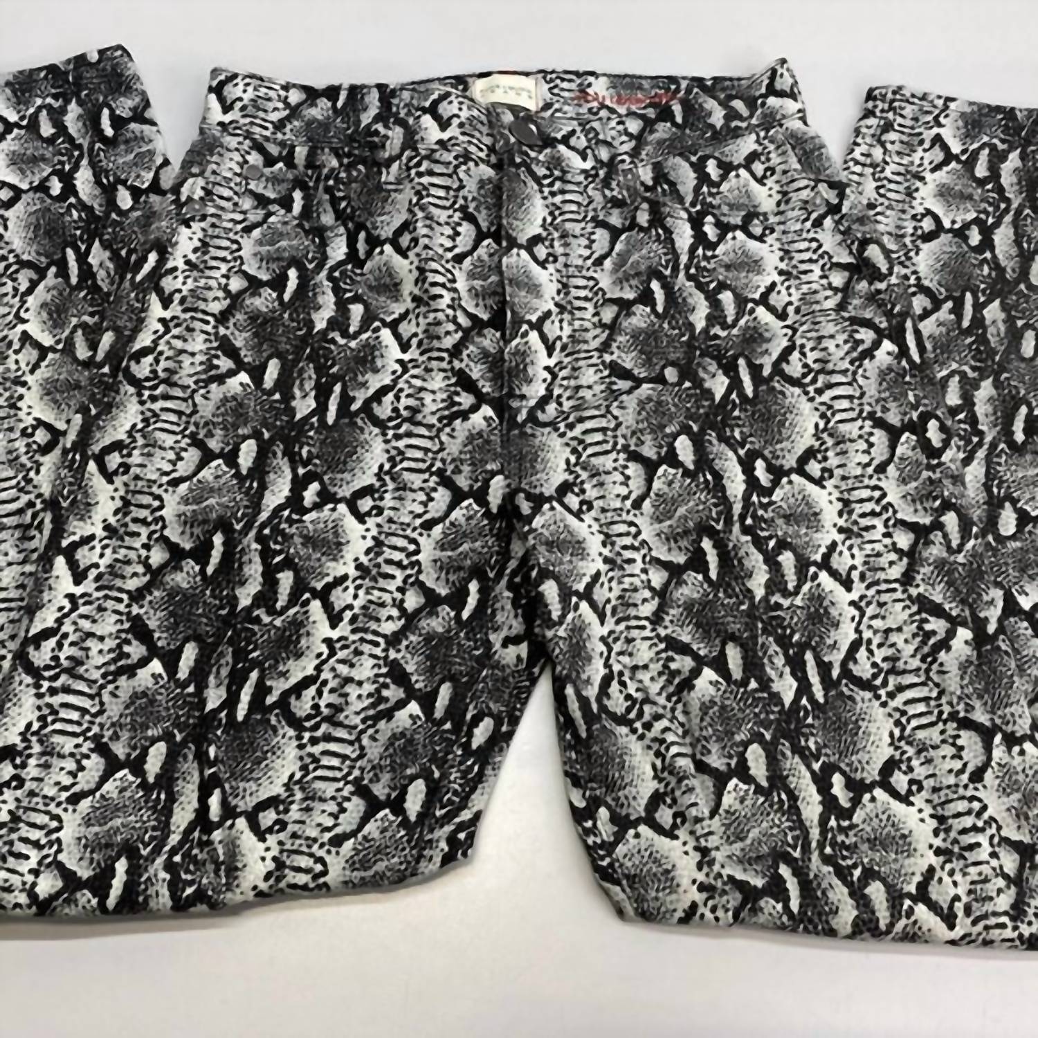 alice + olivia Women’s Snakeskin Skinny Jeans in black white - women's jeans