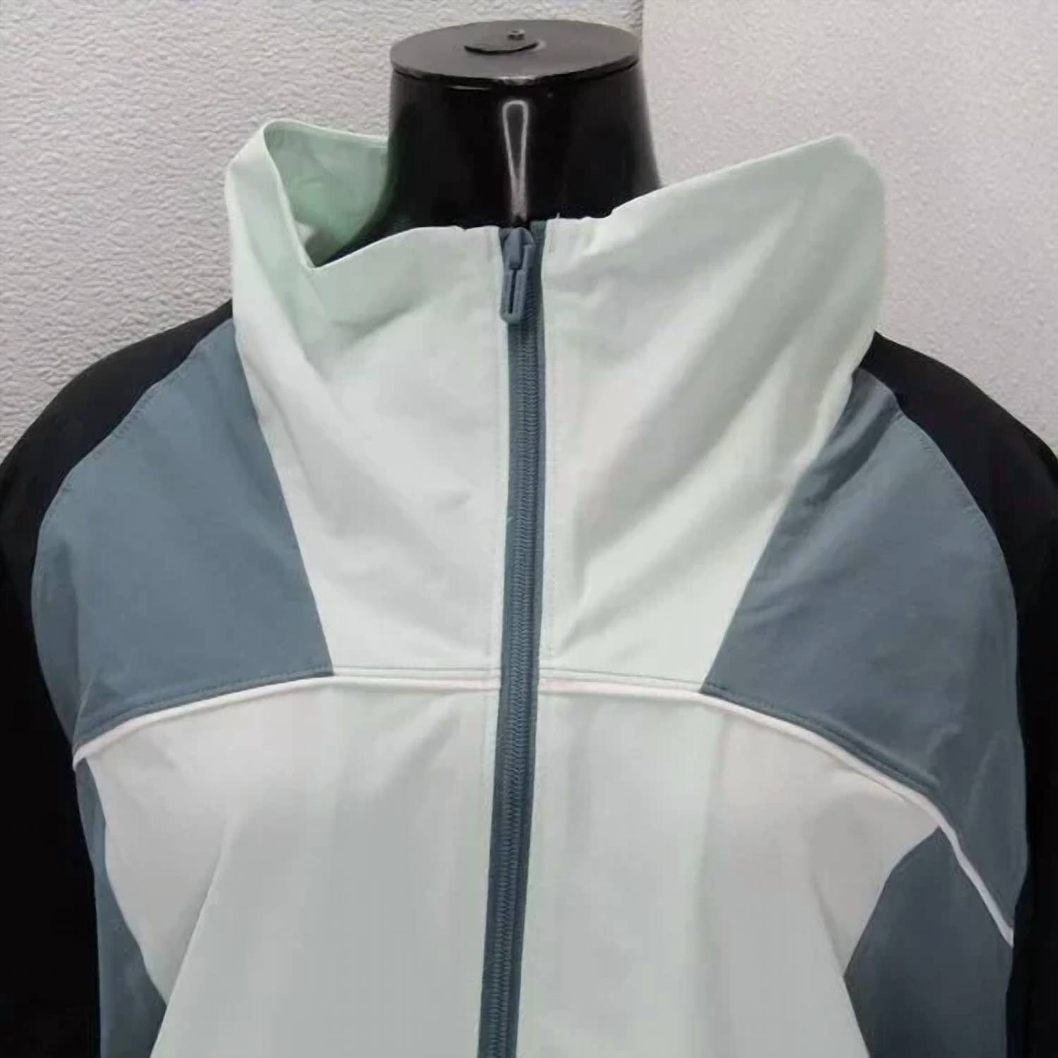 Under Armour - Women's Woven Cb Storm Full Zip Jacket