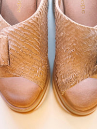 Antelope - Women's Padme Sculpted Platform Mule