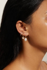 Eklexic - Women's Oval Huggie Hoops With Pearl Drop Earrings