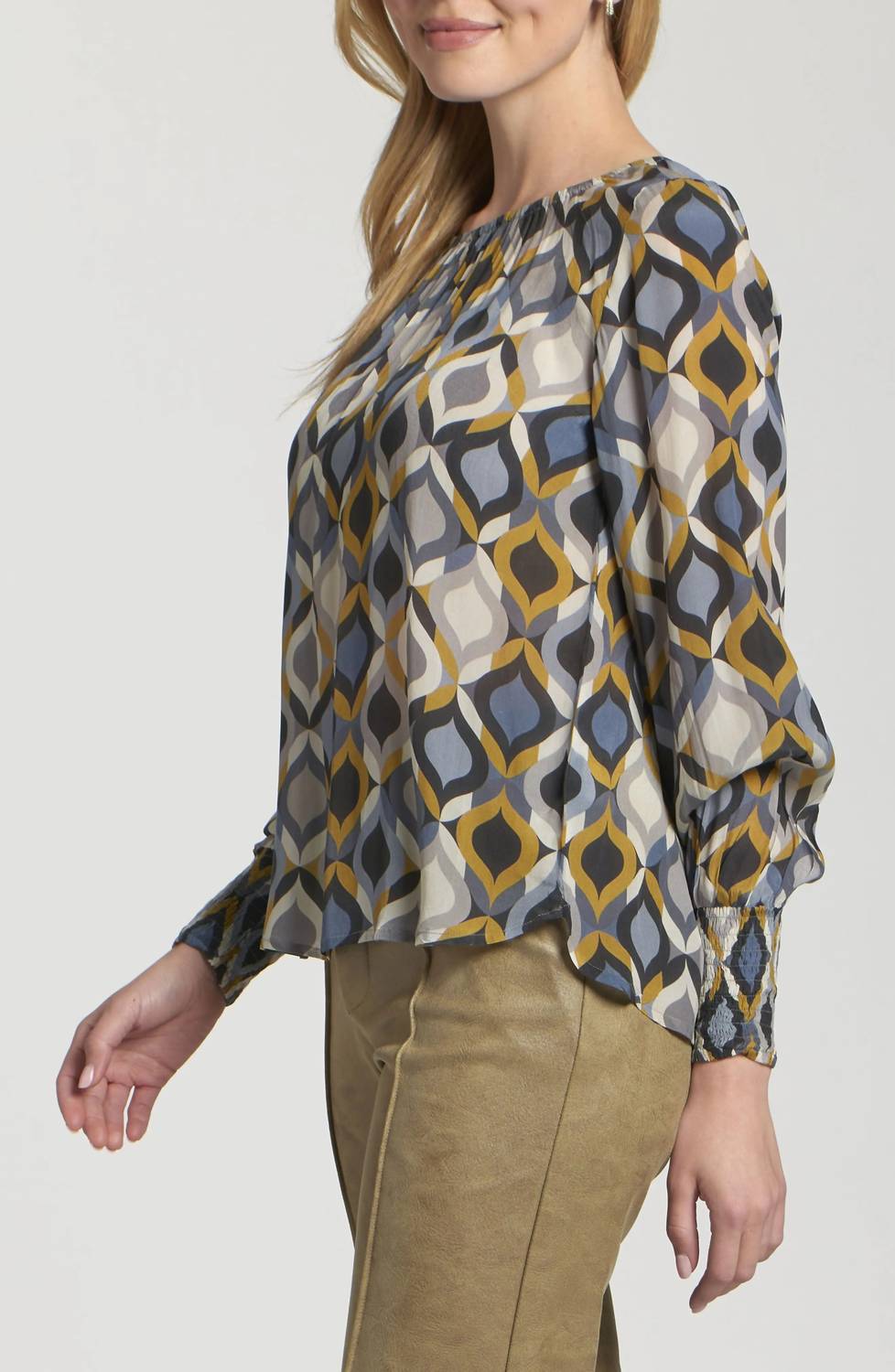Apny - Printed Smocked Cuff Top