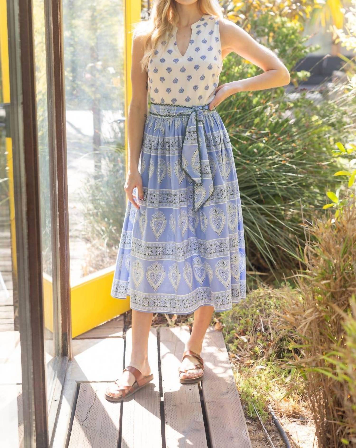 Voy - Mixed Print Waist Tie Sleeveless Midi Dress
