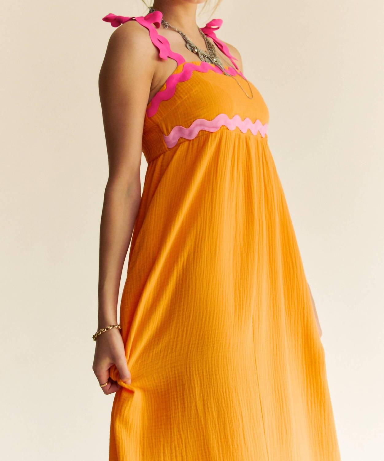 Davi & Dani - DOUBLE GAUZE TIE WAVY TRIM DETAIL MAXI DRESS