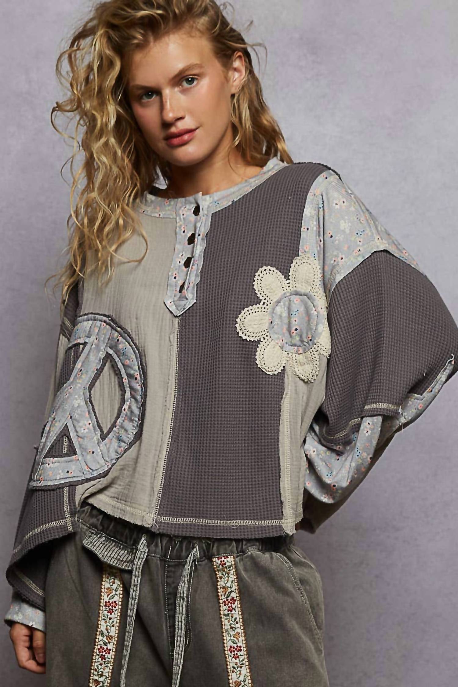 Pol - Crew Neck Peace Patch Floral Knit Top