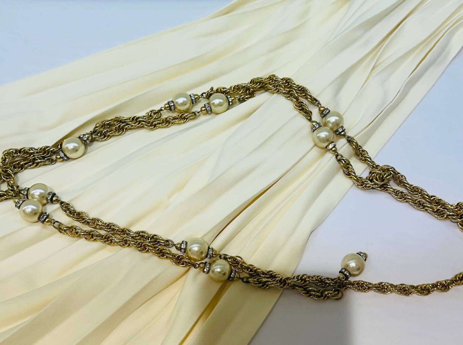 Harris Boulevard Women's Vintage Chain Necklace With Pearl Detail in gold - women's jewelry