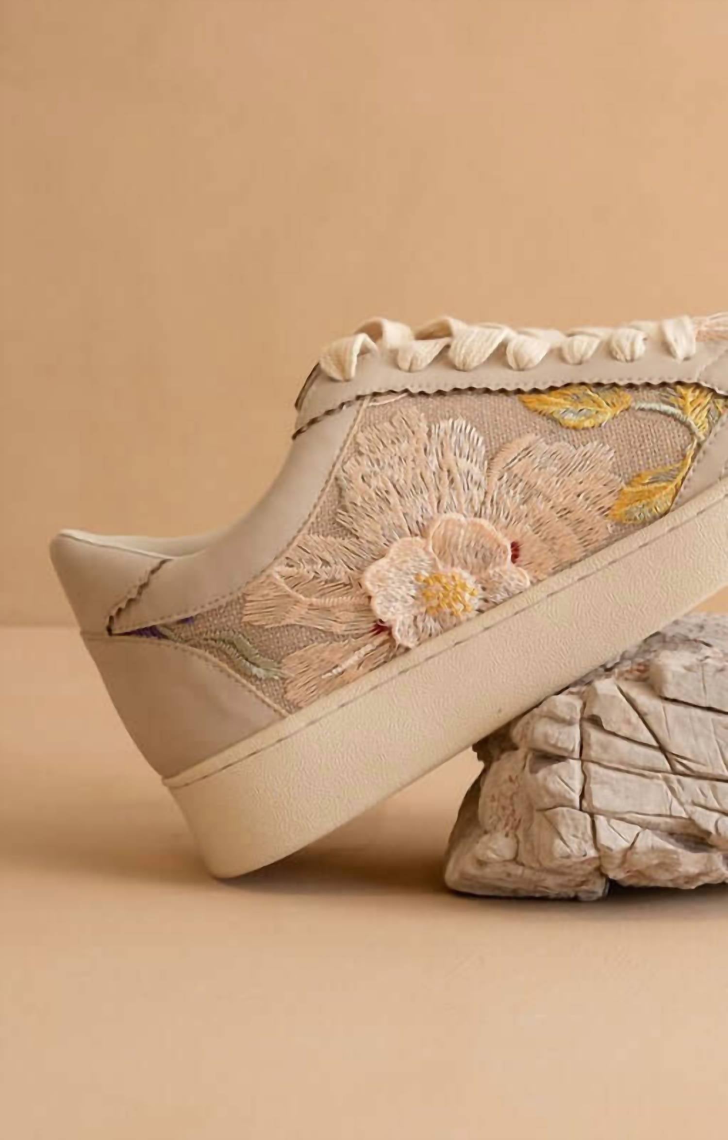 Oasis Society - Women's Tammi Floral Applique Sneakers