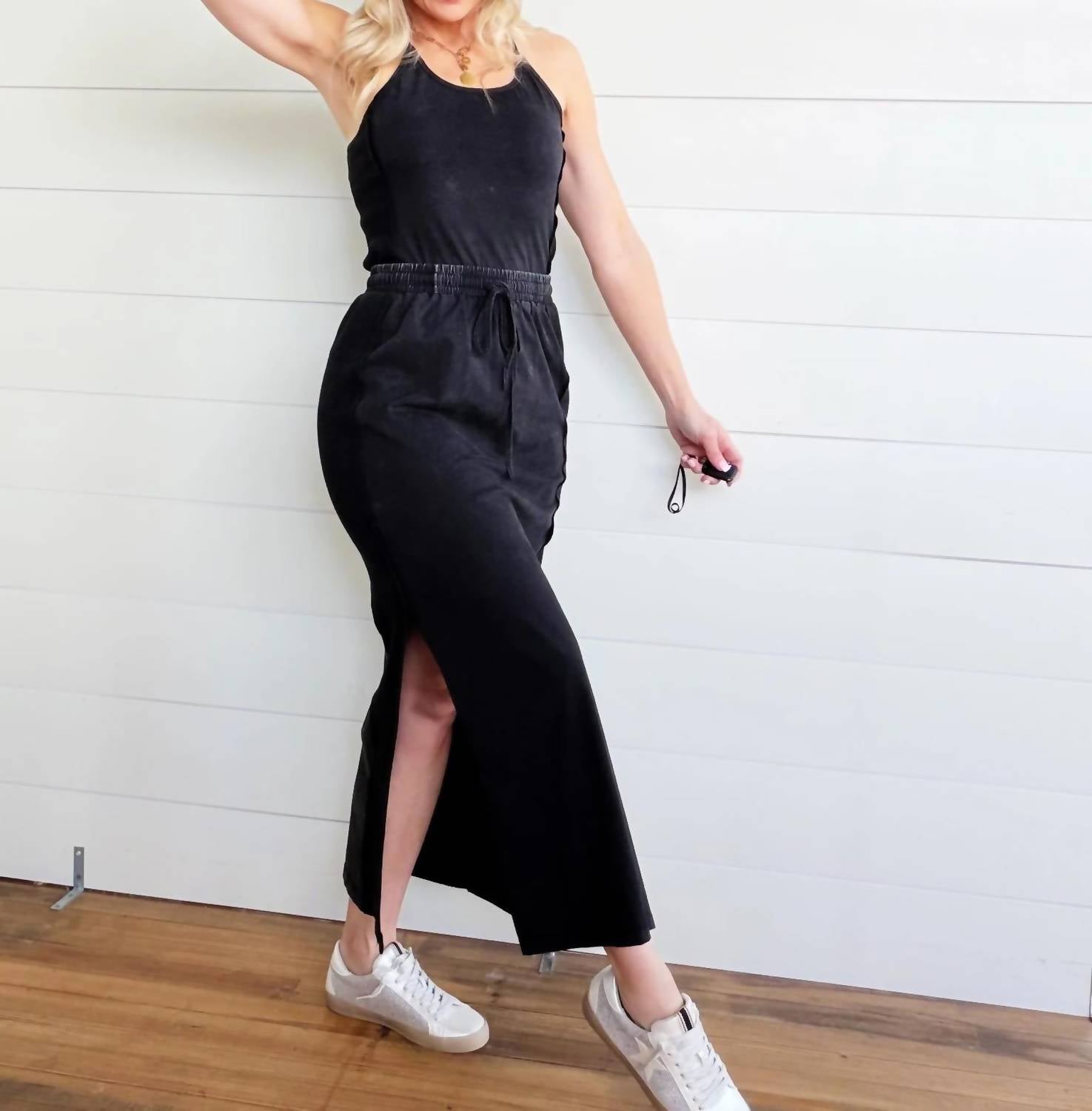 Ee:Some - Ribbed Side Slit Maxi Skirt