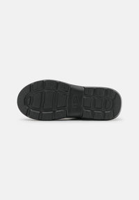 Ugg - Women's Tasman X Shoes