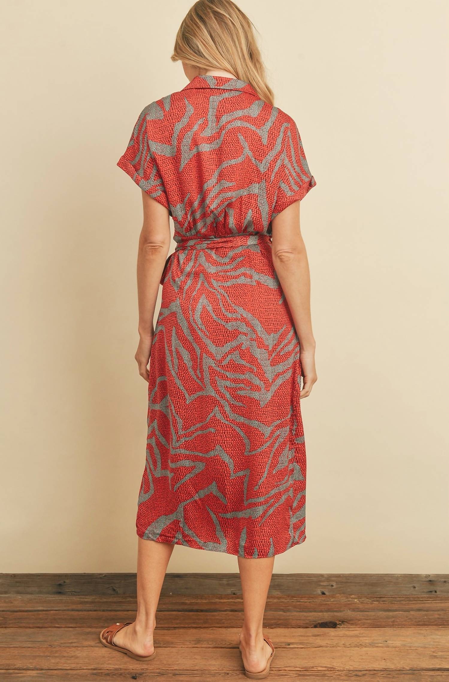 Dress Forum - HIGH VOLTAGE COLLARED MIDI WRAP DRESS