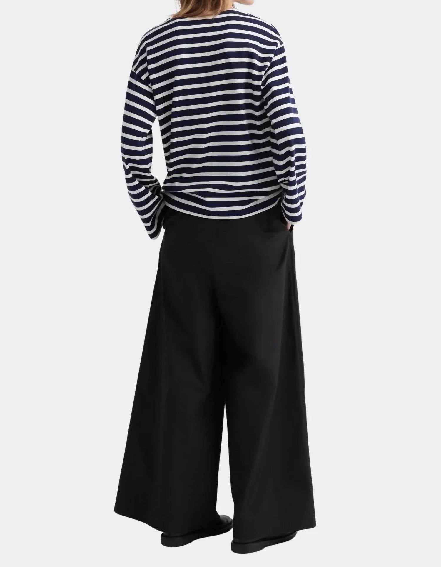Kowtow - Pierre Tee
