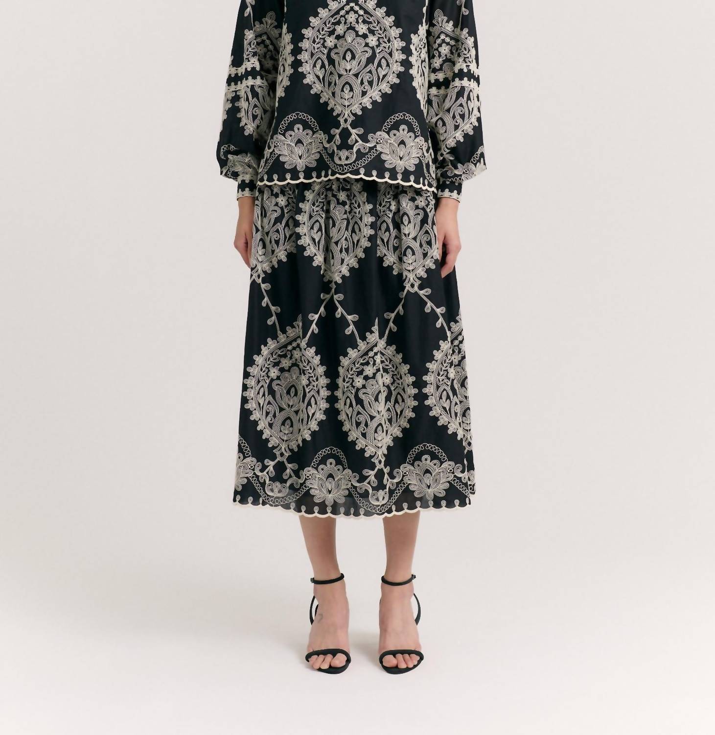 Cartolina Nantucket - Ynez Y-neck Top
