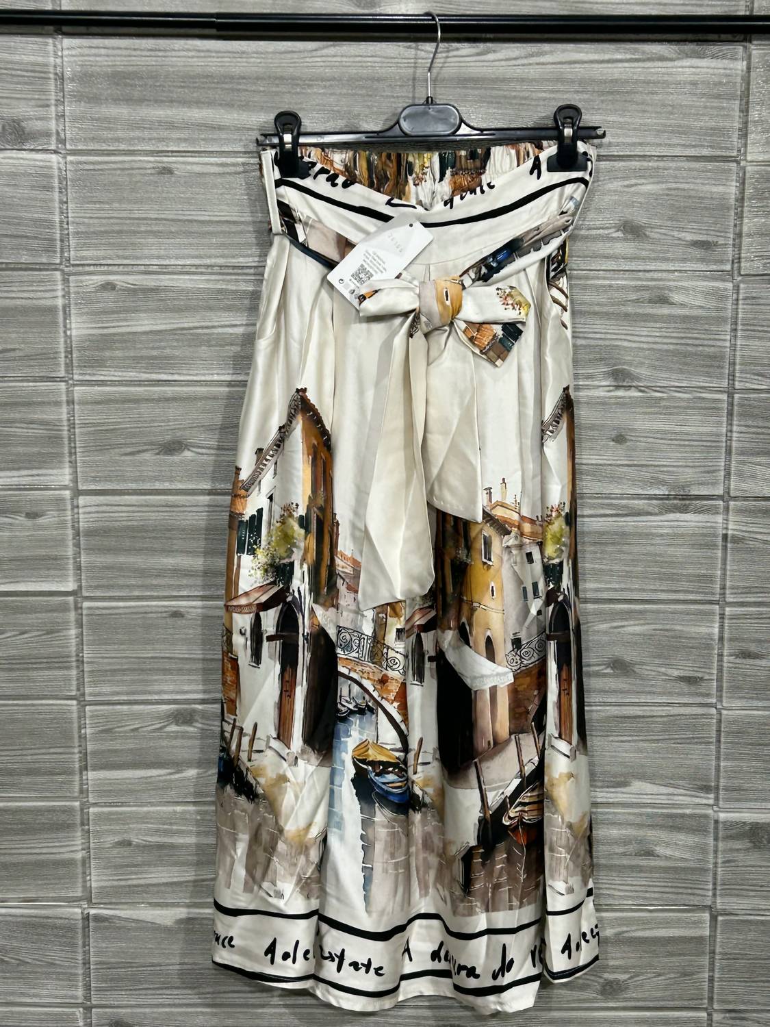 Oz - Women's Silk Scenery Skirt With Belt