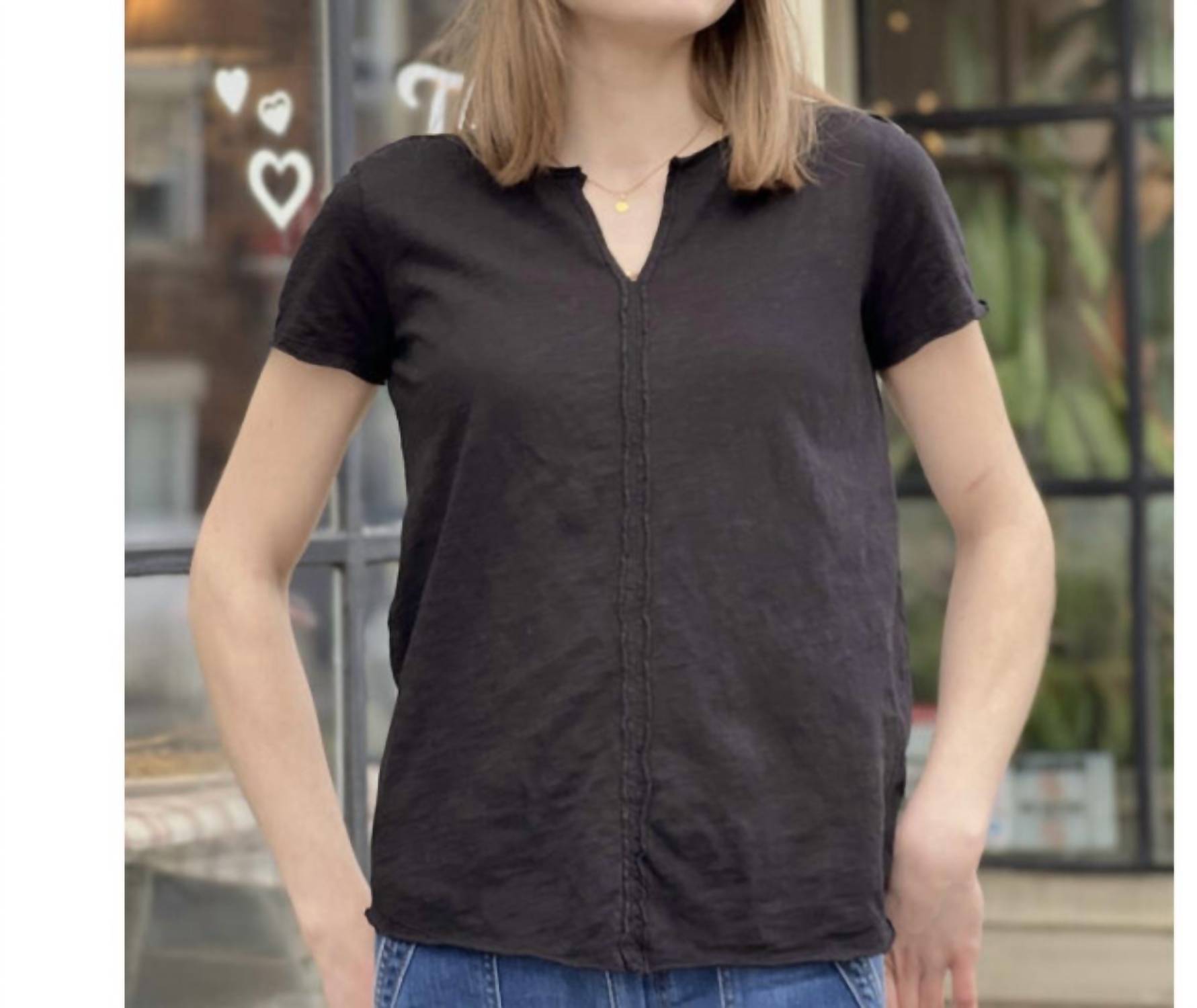 Mododoc - raw edge split v tee