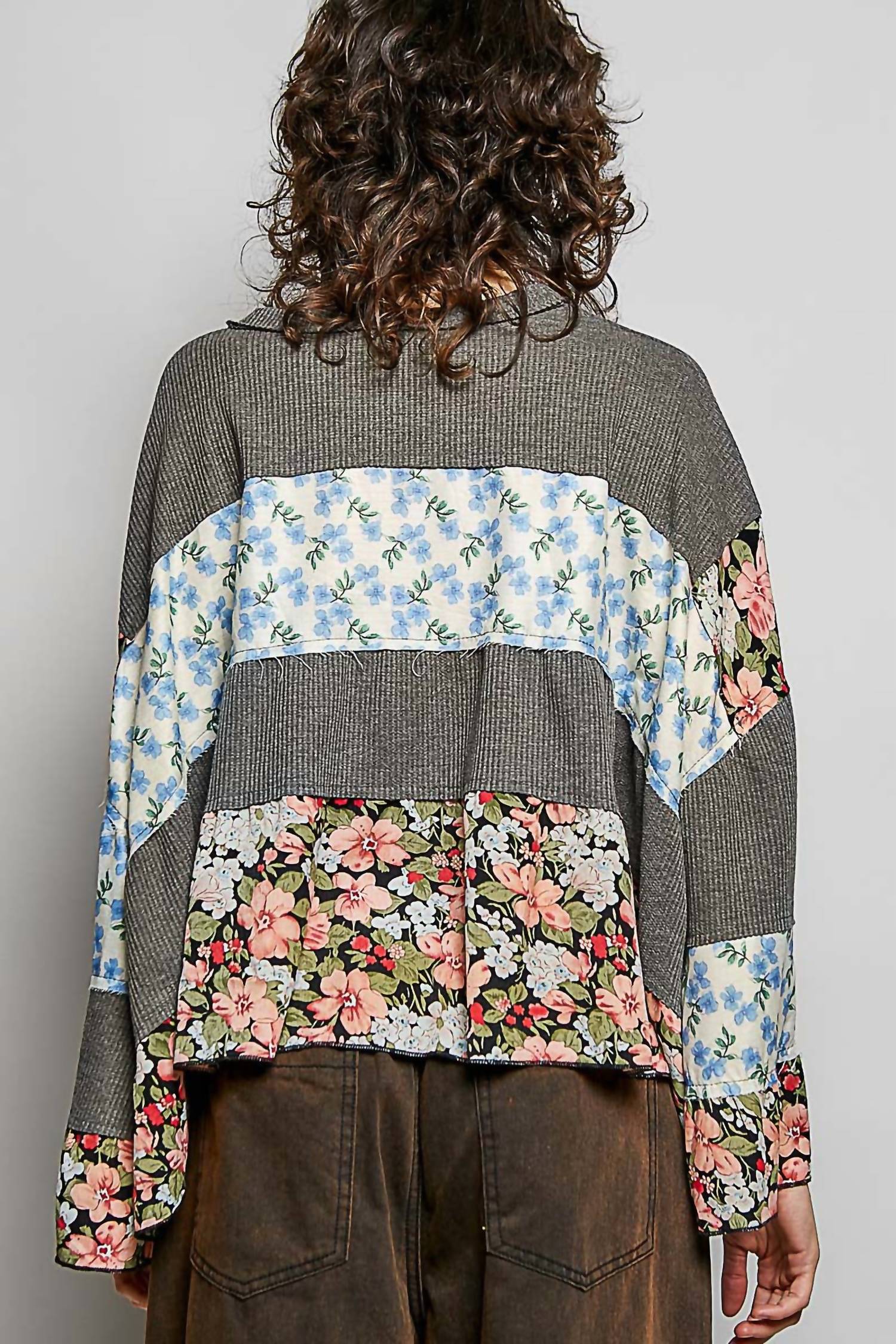 POL Floral Print Top in gray - women's long sleeve top - detail view
