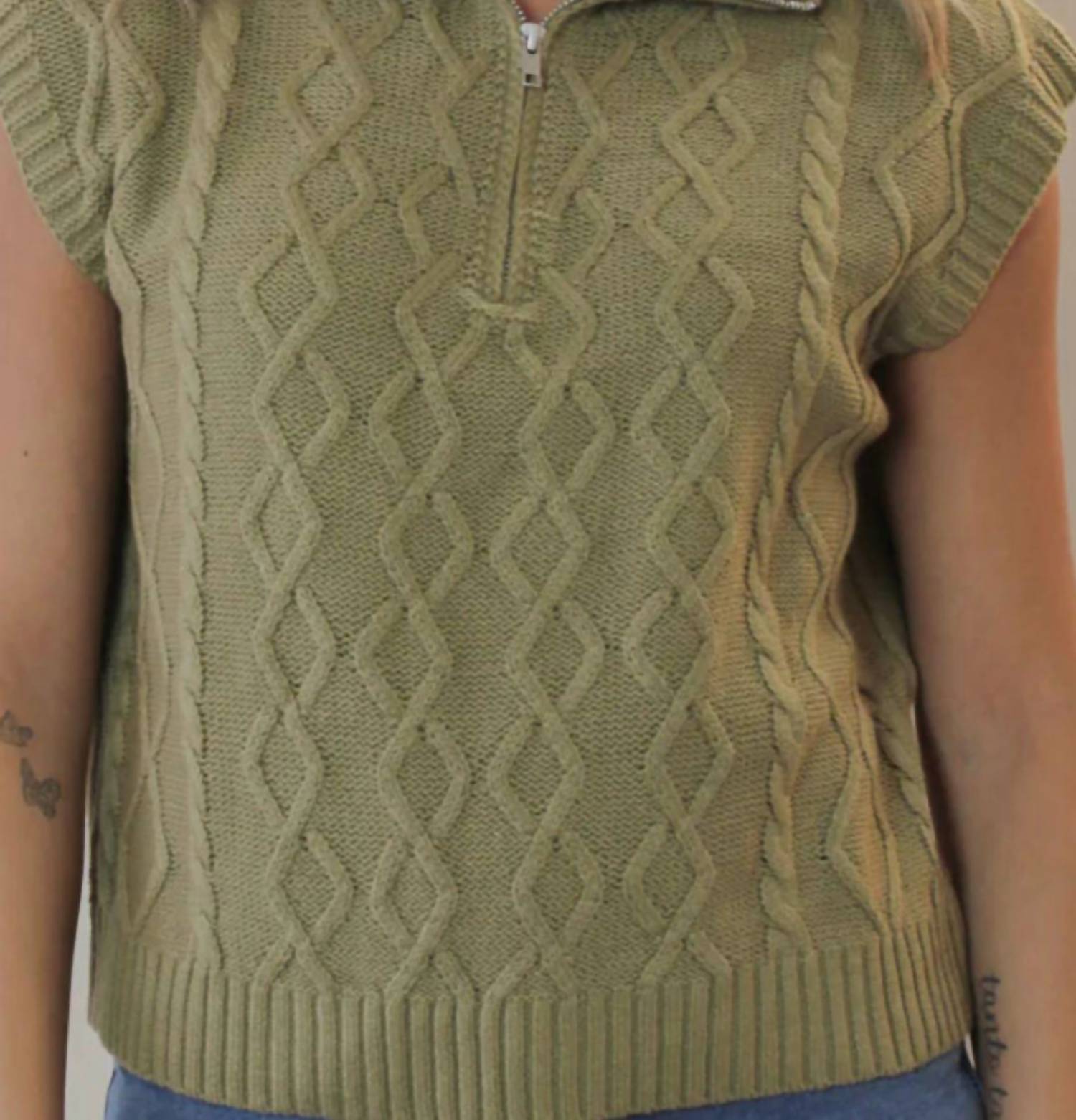 Le Lis - JUNO HALF ZIP SLEEVELESS SWEATER