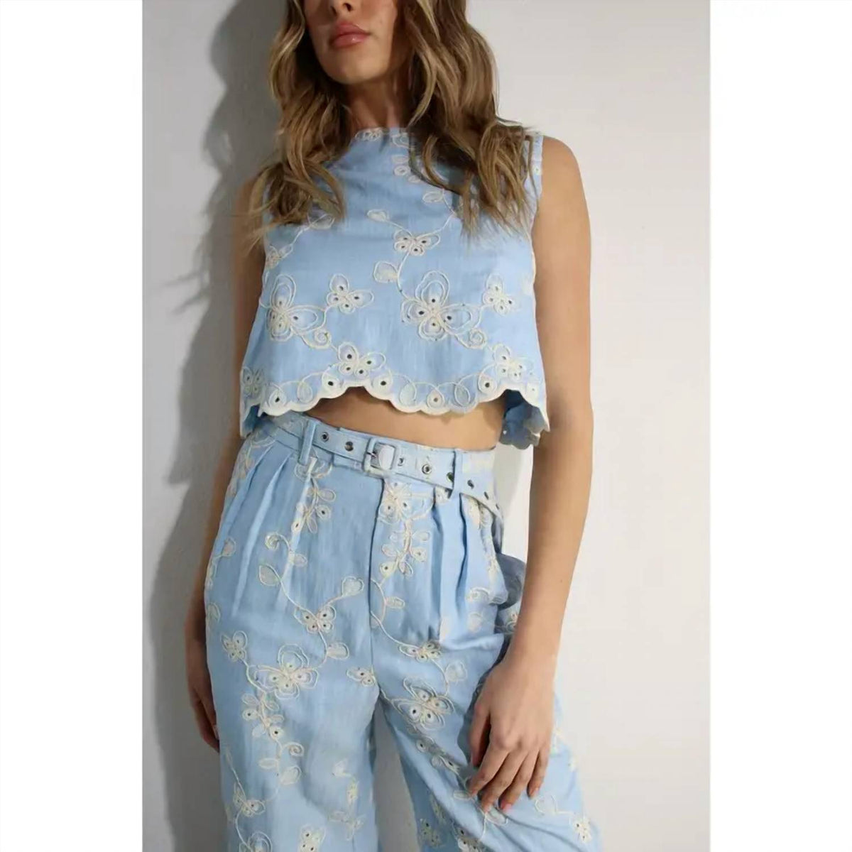 Mulla - Embroidered Crop Top