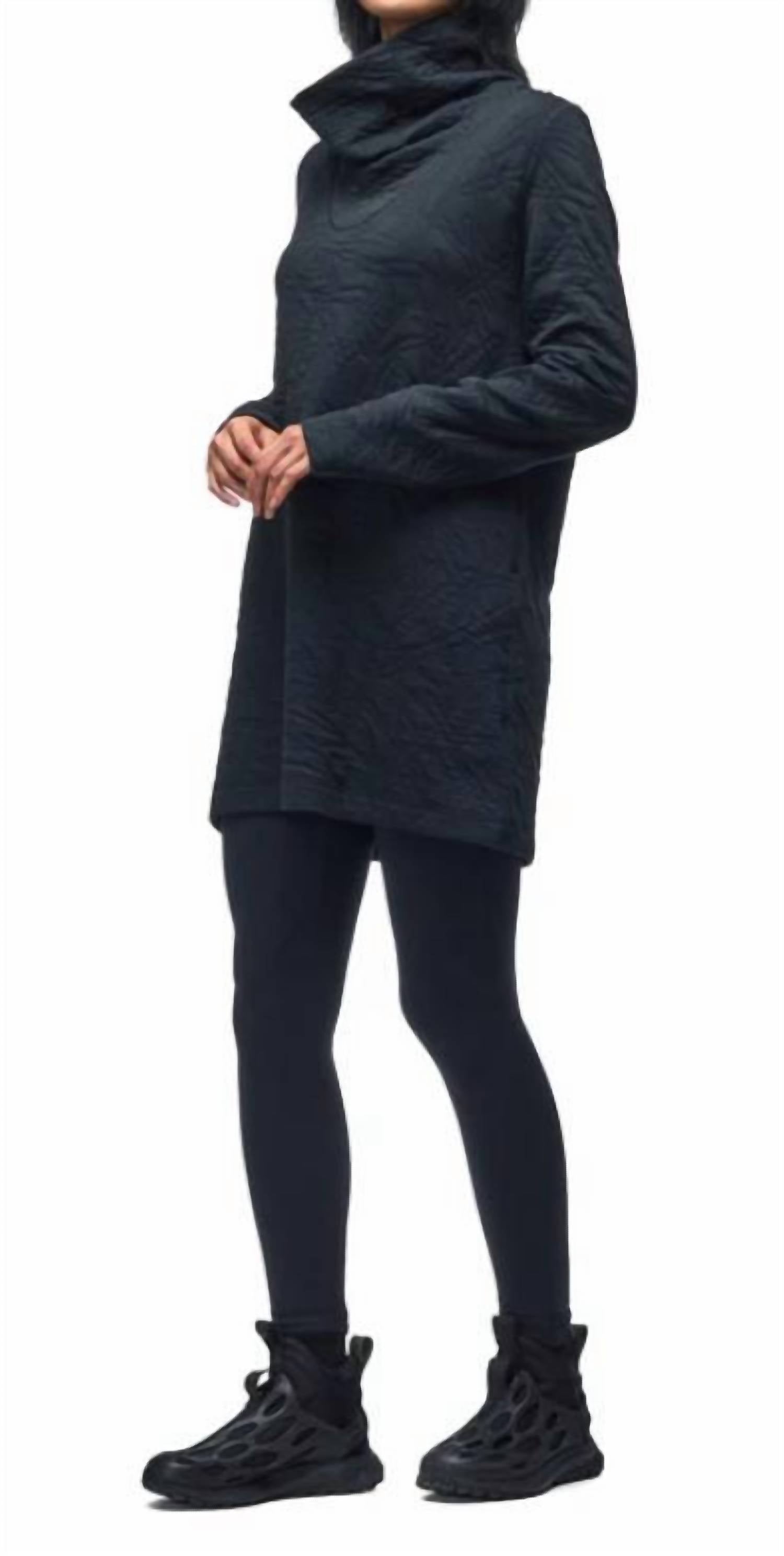 INDYEVA Hulp Tunic Top in black - women's shirt - detail view