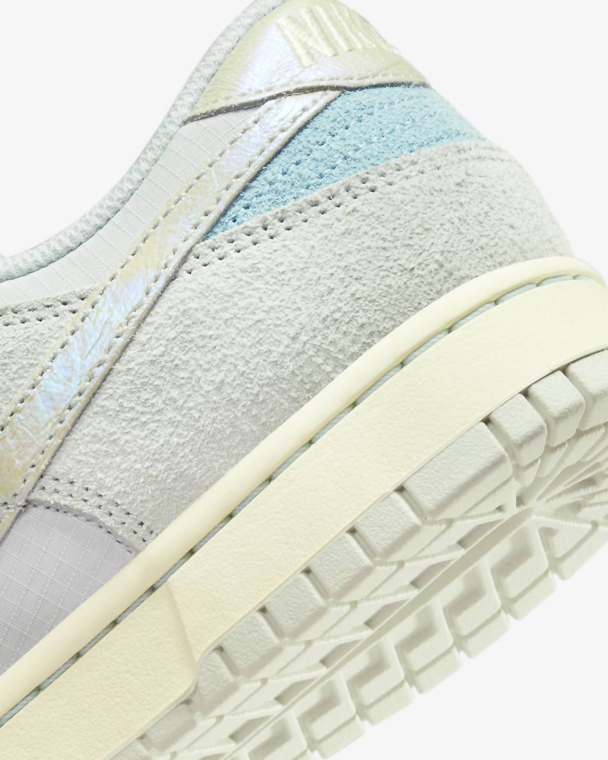 Nike - Men's Dunk Low Retro Se Sneakers