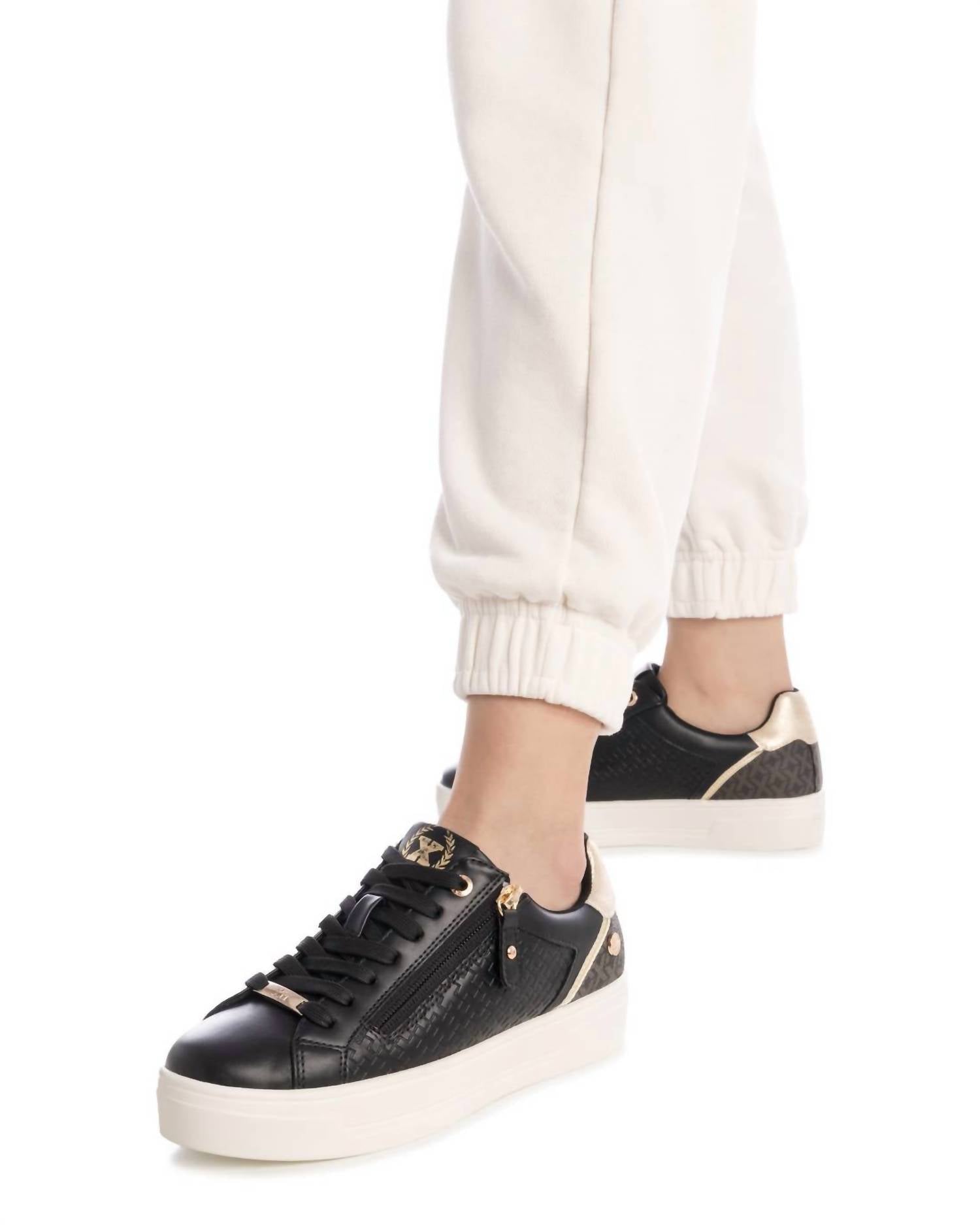 Xti - Women's 144371 Round Toe Sneakers