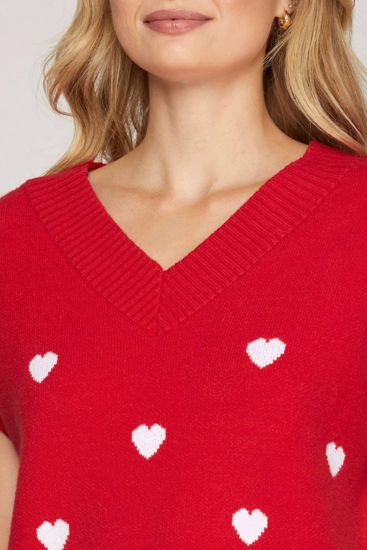 She + Sky - V-NECK HEART PATTERN SWEATER VEST