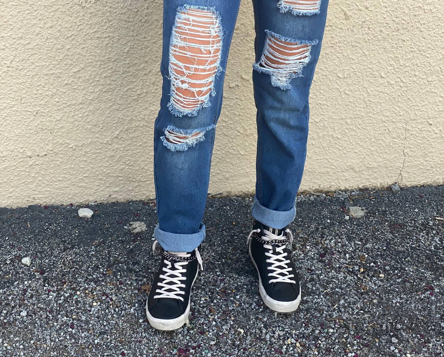Iris - Elizabeth Distressed Jeans