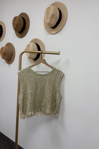 Modo Borboleta - Oversized Sleeveless Knitted Top