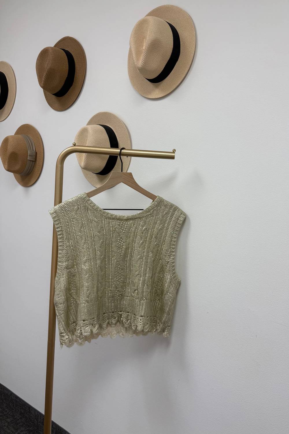 Modo Borboleta - Oversized Sleeveless Knitted Top