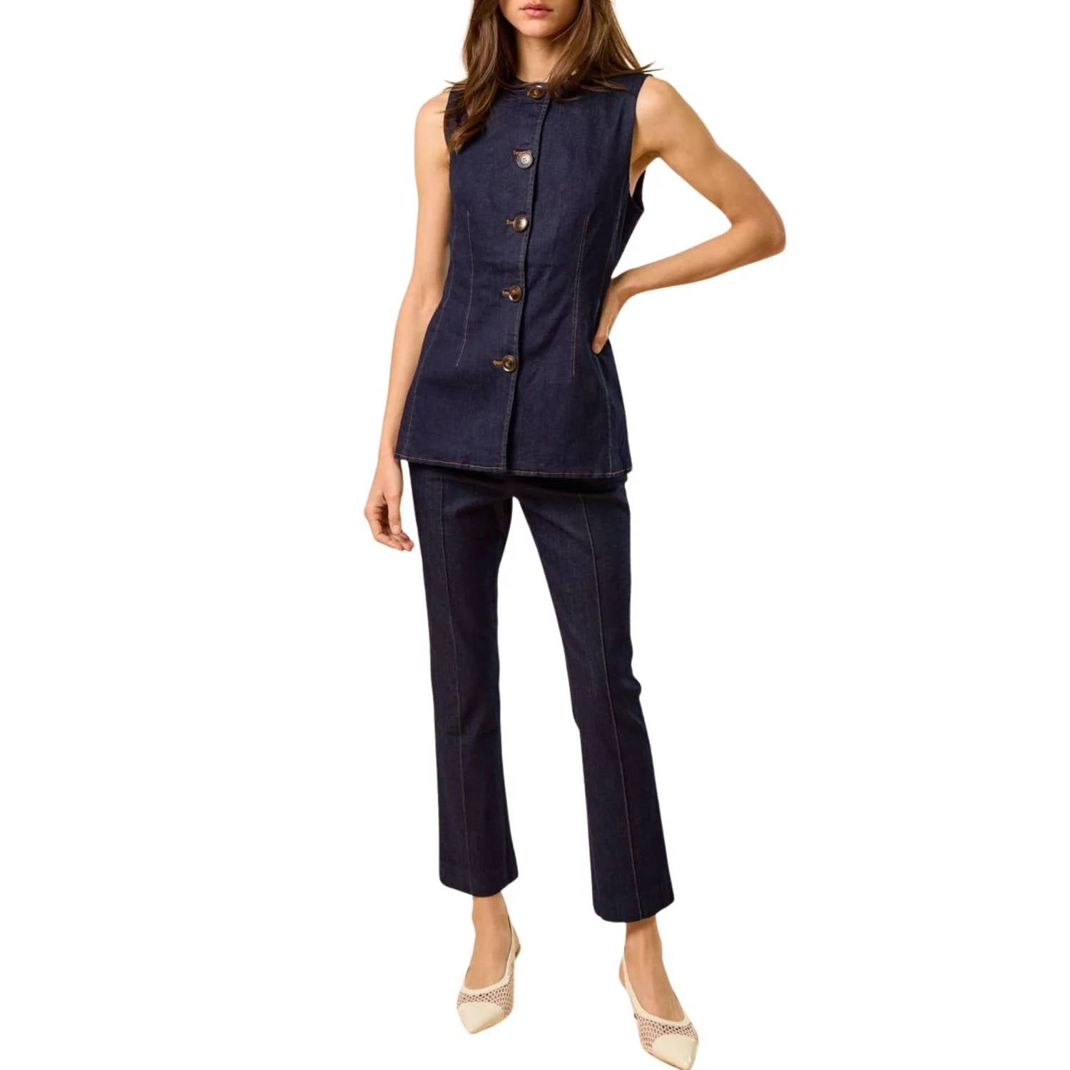 Lalavon - Sleeveless Button-down Top