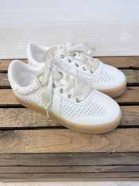 Mia - Women's Axel Low Top Sneaker