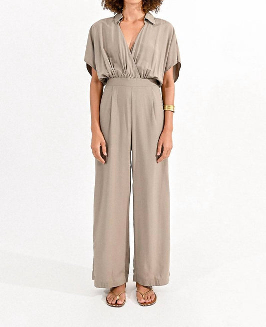 Molly Bracken - Chic Collar Jumpsuit